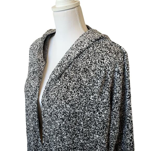 Chico's Zenergy Cardigan Women's Size 2 Large 12/14 Black White Ombre Hood - Picture 4 of 11